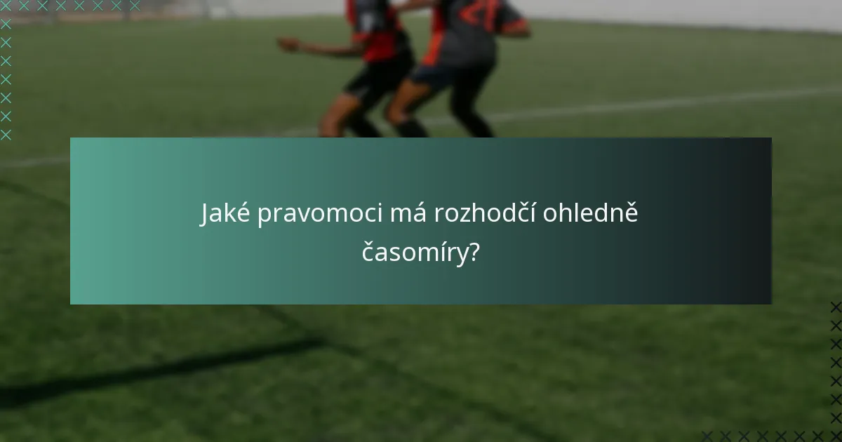 Jaké pravomoci má rozhodčí ohledně časomíry?